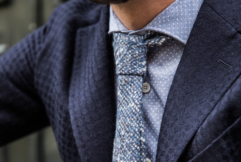 Een blauwe stropdas